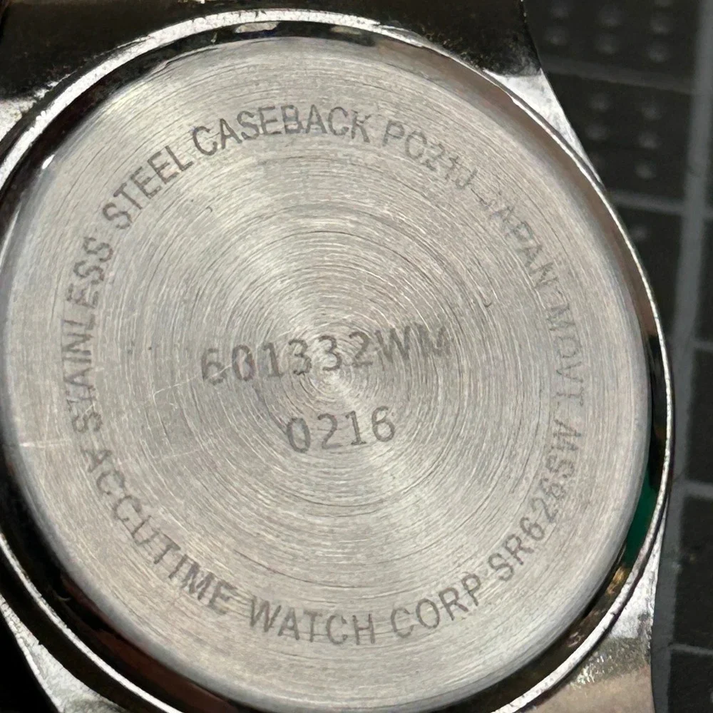 Accutime Mens Silver Tone Watch 601332WM Roman‎ Numeral Fluted Bezel